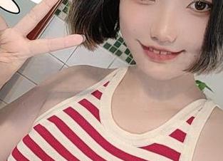 奶桃桃浴室写真：精致COS与极致图包的完美结合.txt