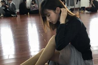 微密圈 - 妮是老虎的活力秘书美图图集，展现她的可爱与时尚感完美融合！.txt