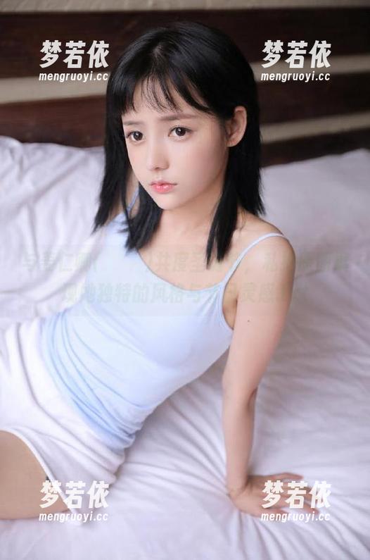 与姜仁卿(강인경)共度圣诞节，私拍原图展现她独特的风格与节日灵感.txt-梦若依