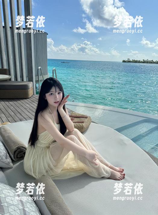 孙乐乐(손예은)短裙最新套图，大表姐的时尚穿搭真让人惊叹！.txt-梦若依