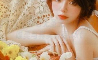 学妹加速跑 - 小七无圣光写真：自拍中的唯美与真实并存.txt