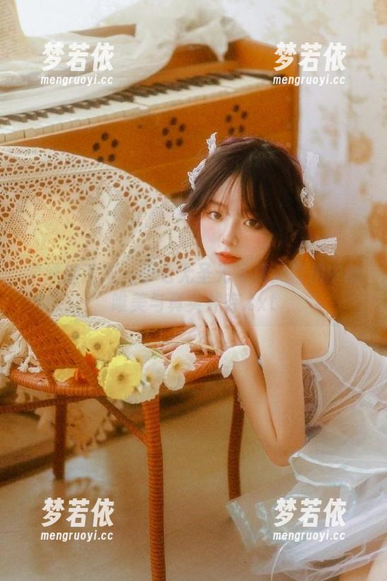 学妹加速跑 - 小七无圣光写真：自拍中的唯美与真实并存.txt-梦若依