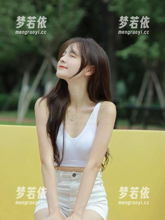 学妹加速跑 - 最新图集：彤彤以毛衣演绎的温暖时尚潮流.txt-梦若依