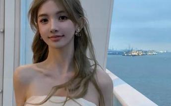 微密圈 - 安妮yoo的豹纹吊带高清写真，甜美可爱让人无法抵挡！.txt