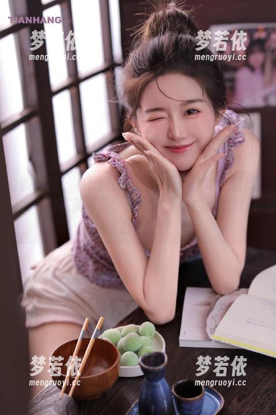 微密圈 - 小u优优子写真更新：她与貂皮大衣的完美搭配，散发出无与伦比的时尚气息。.txt-梦若依