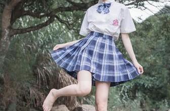 小和甜酒骑马写真：高清壁纸中亡国公主的优雅气质.txt