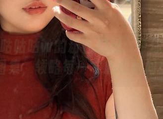 小容仔咕咕咕w的粉色幻想：带你走进原图和图集，领略每一寸心动瞬间！.txt