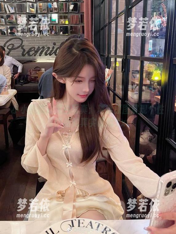 小小奶瓶儿黑白写真：精选原图展现个性与情感的真实碰触.txt-梦若依