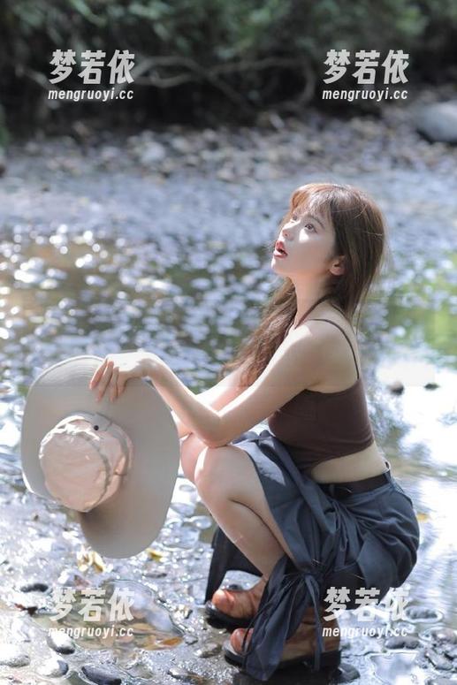 微密圈 - 小玉吃果冻女王风格写真图包，资源绝对值得一试的选择！.txt-梦若依