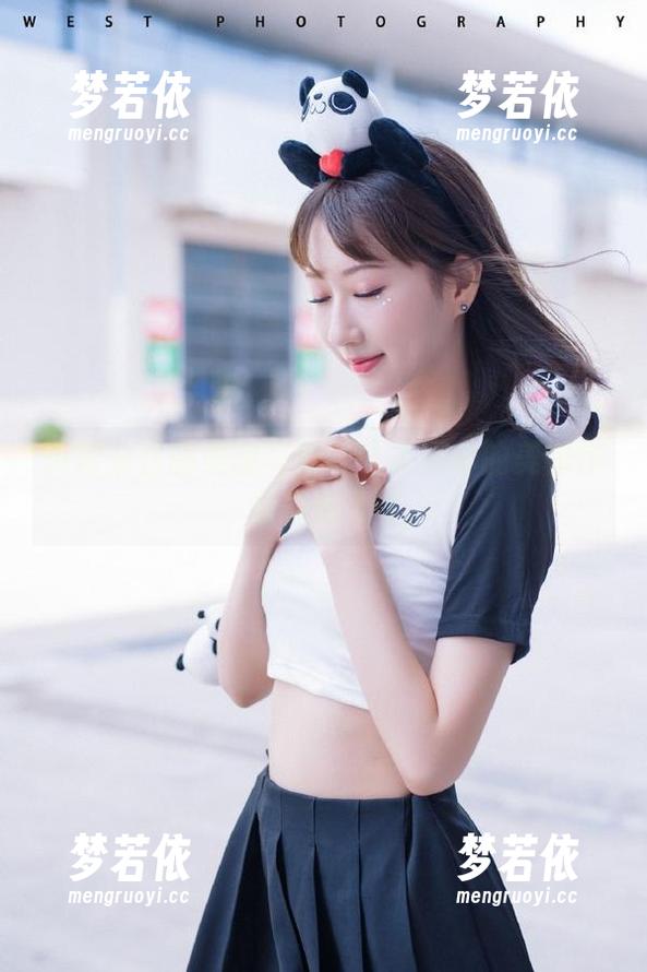 小瑶幺幺的美腿写真：让人沉醉的美图作品集锦.txt-梦若依