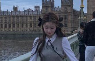 少女秩序 - 走进乐栀的内衣世界：图集与写真展现她的优雅之旅.txt