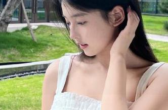 少女秩序 - 探索小满的圣诞写真资源，观赏免费作品，感受节日的浪漫与创意！.txt