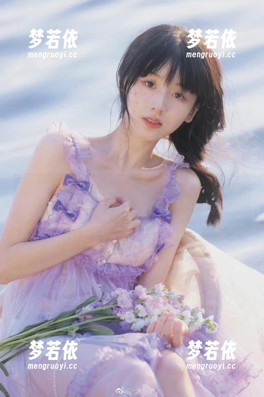 少女秩序 - 小葵的私拍内衣套图，完美展现青春之美与优雅气质的绝妙结合.txt-梦若依