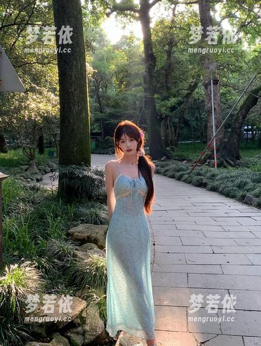 少女秩序 - 小鱼夏日泳衣作品集：精选写真捕捉阳光与海浪的滋味.txt-梦若依