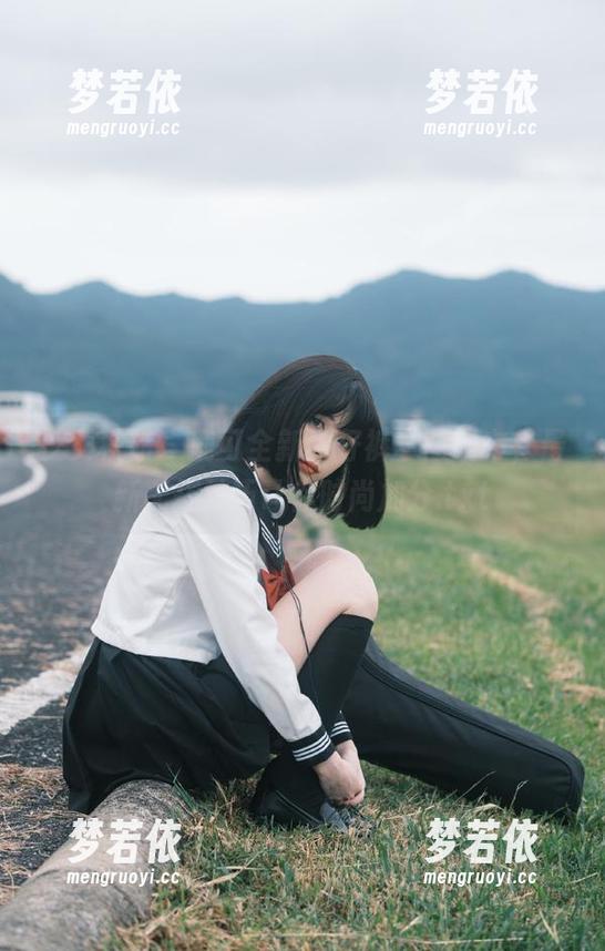 少女秩序 - 鹿可全新牛仔裤套图发布，最新配搭技巧让你时尚加分.txt-梦若依