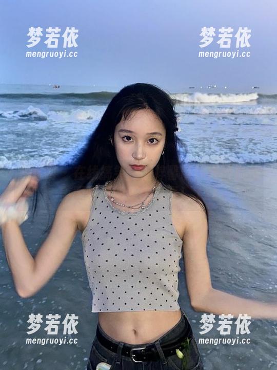 尤果网 - 在线搞笑：于梓馨带你揭秘自拍美图背后的搞笑故事！.txt-梦若依