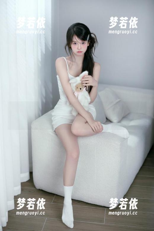 尤果网 - 在线观看凌希儿的白色写真合集：每一幕都是灵魂的捕捉.txt-梦若依