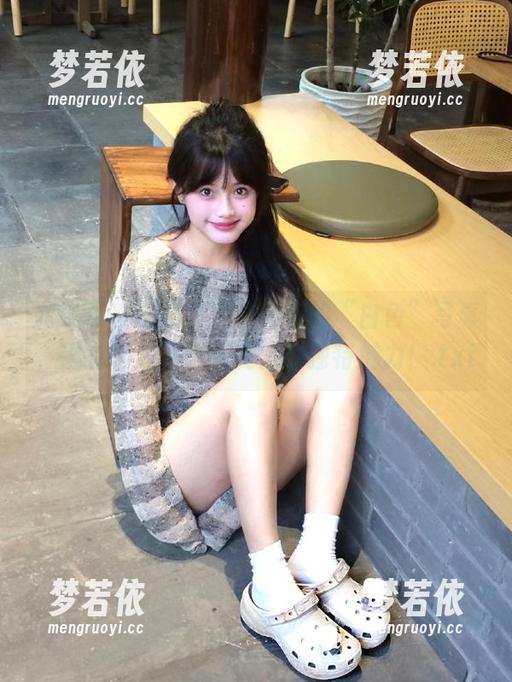 尤果网 - 探索李思宁带来的“白色”写真，通过网盘下载感受她的独特魅力！.txt-梦若依