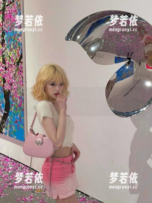 尤果网 - 李思宁天台私拍资源曝光：别说我没告诉你，快来围观！.txt-梦若依