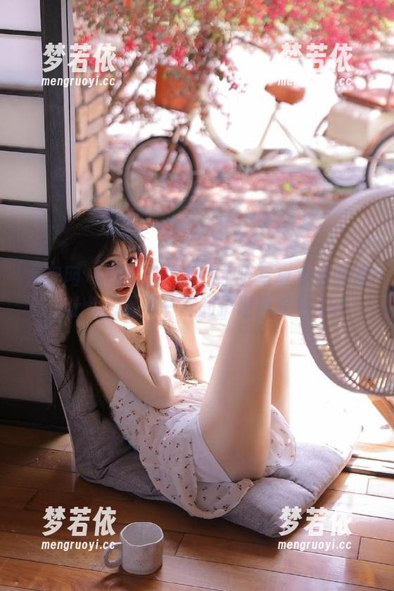 尤果网 - 快来看！琳丽护士写真免费图册，让你感受不一样的护理风采！.txt-梦若依
