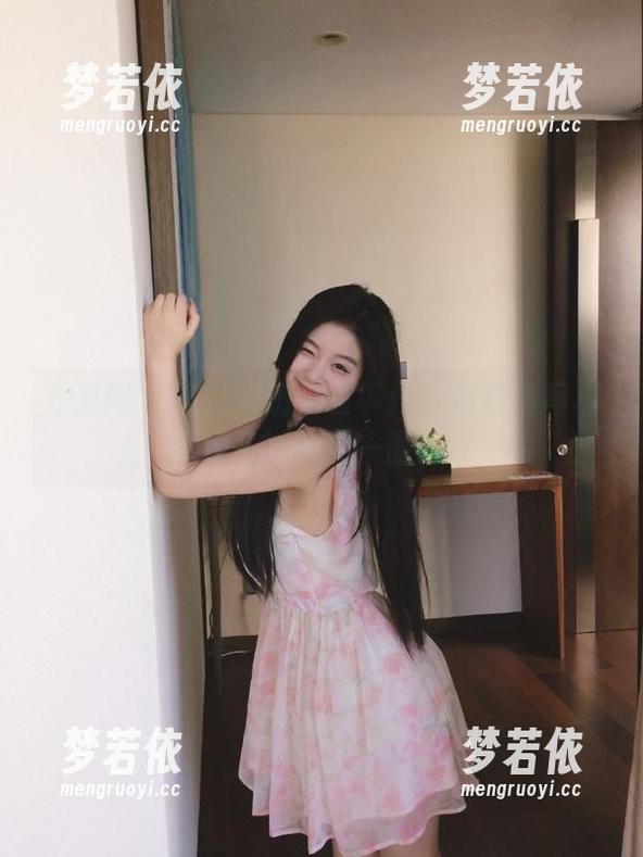 尤果网 - 米妮的奶牛故事：全新高清写真展现生活的另一面.txt-梦若依
