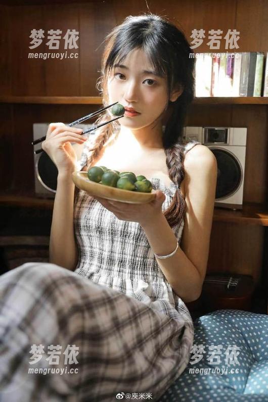尤果网 - 莉恩的圣诞特别篇,图片分享带来无限温暖与节日欢愉的写真作品!.txt-梦若依 尤果网 - 莉恩的圣诞特别篇,图片分享带来无限温暖与节日欢愉的写真作品!.txt-梦若依