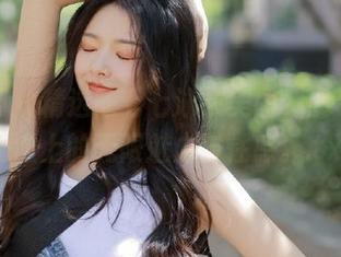 尤果网 - 精选陈七七泳衣美图，展示她在海滩上的无限魅力与性感。.txt