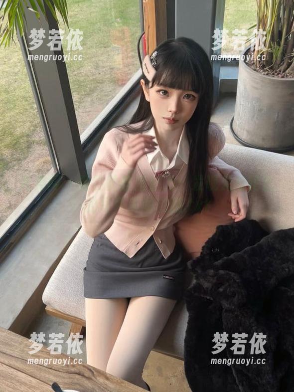尤果网 - 雯雯的教室魅力：发现无与伦比的写真美图创意.txt-梦若依