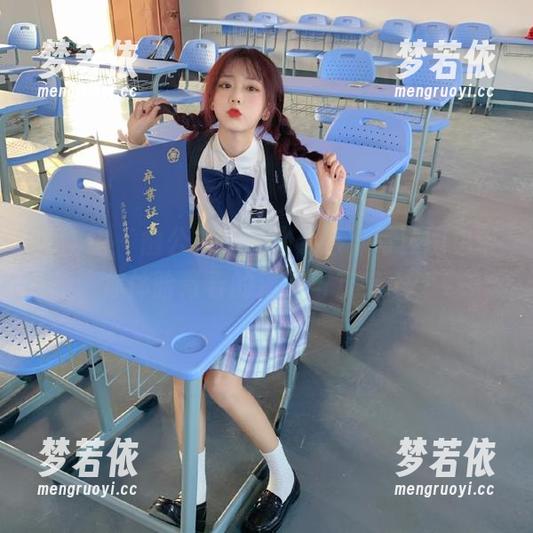 尤物馆 - 俞公主身着水手服，写真图包带你体验青春的海浪与欢笑.txt-梦若依