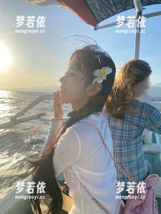 尤物馆 - 木木hanna厨娘的写真之旅合集，分享她在厨房与生活中的优雅瞬间.txt-梦若依