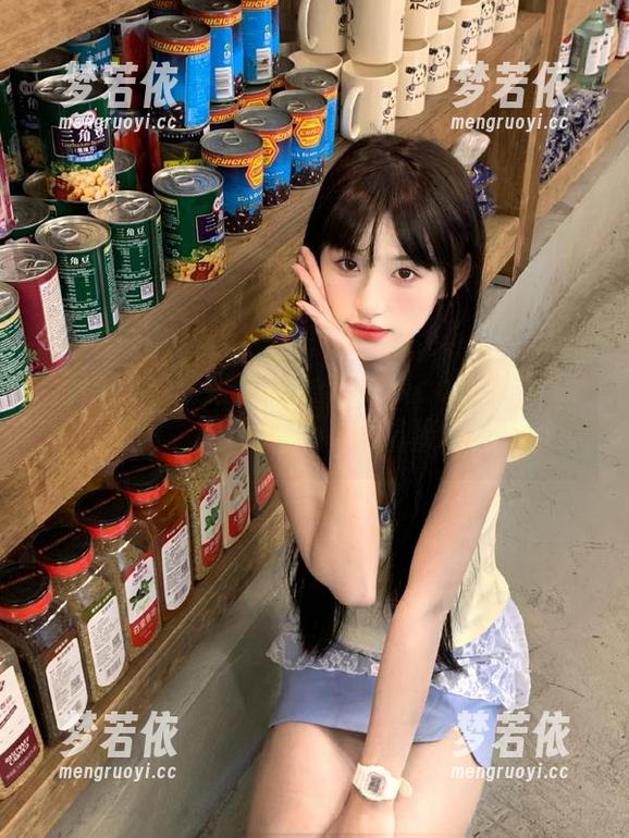 尤物馆 - 精致生活：陈怡曼coco妹妹高清套图，记录姐妹间的温馨时光.txt-梦若依