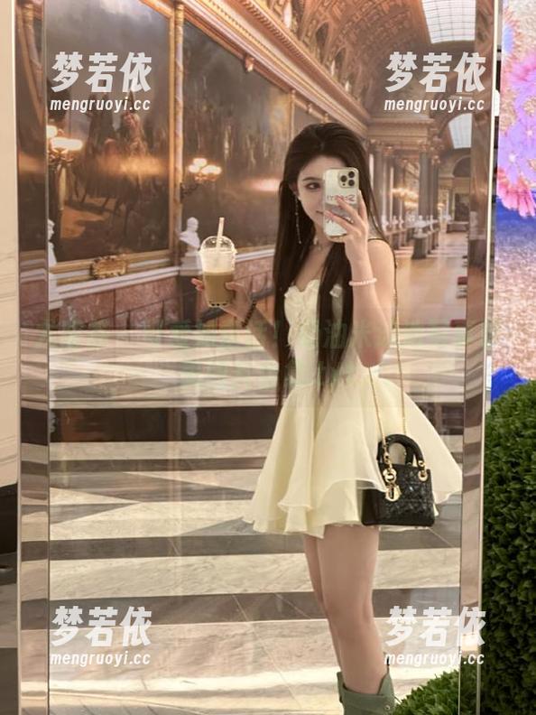尤蜜荟 - 可爱如童话！奶油米泳池写真精美图片合集.txt-梦若依