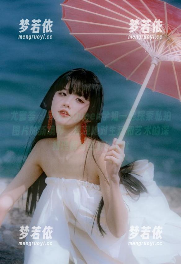 尤蜜荟 - 与左冰Queen学姐一起探索私拍图片的新境界，展现她对生活和艺术的深刻理解与热爱！.txt-梦若依