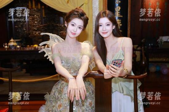尤蜜荟 - 易阳Silvia与校服的青春故事：网盘写真合集，尽享校园美好时光！.txt-梦若依