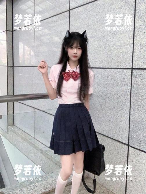 尤蜜荟 - 筱慧倾情演绎美脚之美，带你领略不一样的写真作品风格！.txt-梦若依