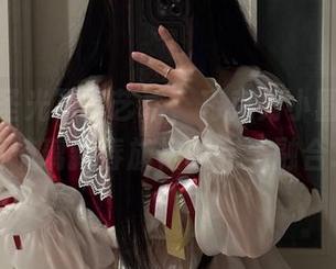 感受无圣光写真艺术，巧克力小圆面包与五更琉璃新春旗袍的完美融合.txt