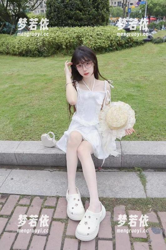 微密圈 - 希希Gina棉袜写真，特别策划的精美合集，带来一系列温馨快乐的套图享受。.txt-梦若依