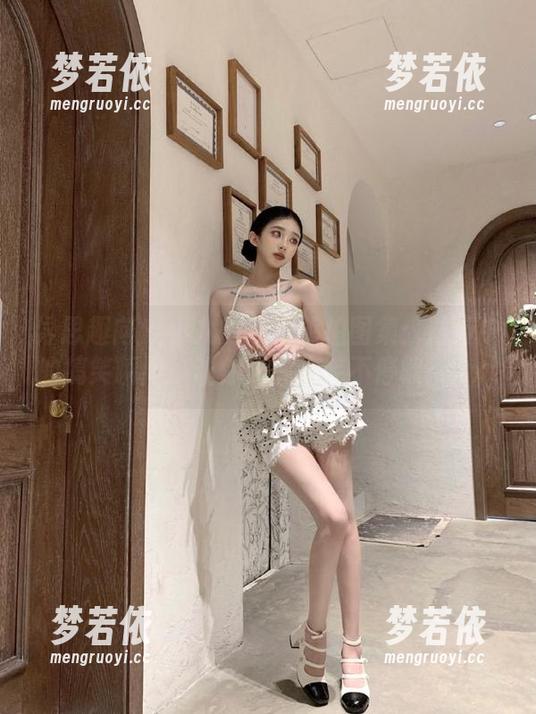 异思趣向 - 小九的私房旅拍图集：旅行中的搞笑瞬间，让你捧腹大笑不停歇！.txt-梦若依