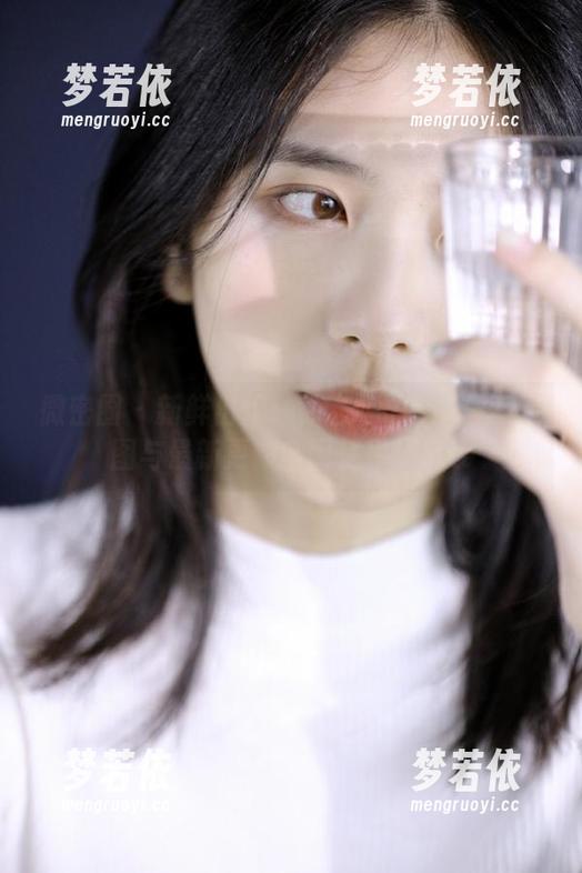 微密圈 - 新鲜出炉！徐珺大哥学妹写真原图与最新更新全面呈现！.txt-梦若依