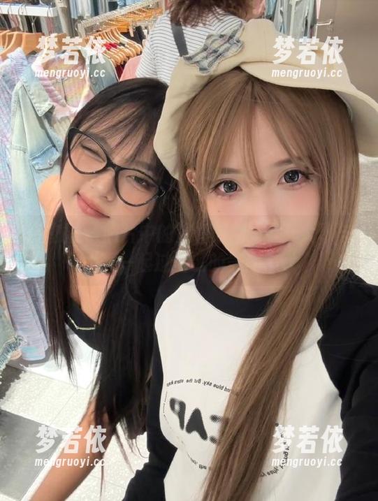 微密圈 - 照片中的温馨时刻：徐珺大哥与大家一起过圣诞的美图.txt-梦若依