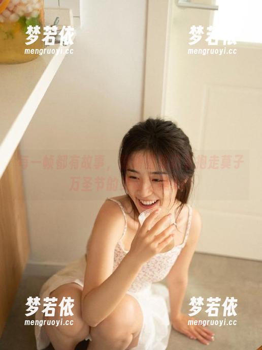 每一帧都有故事，最新图册记录抱走莫子万圣节的灵动之美.txt-梦若依