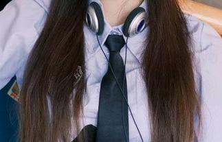 领略抱走莫子aa学妹写真魅力，揭开原图中的秘辛与故事.txt
