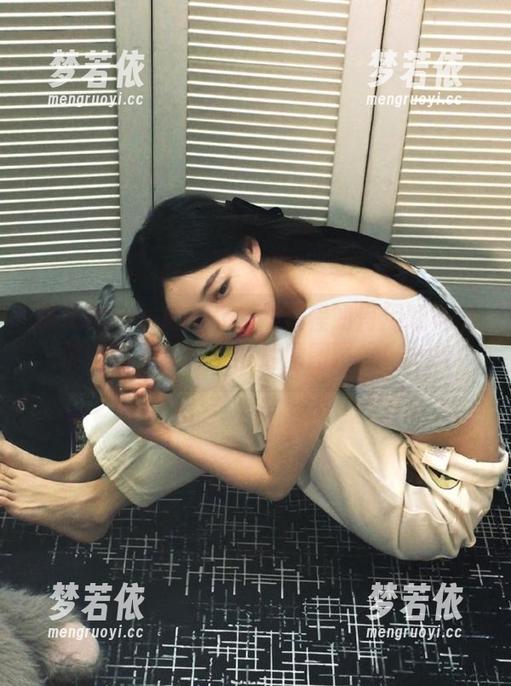 推女神 - 看Kiren_程程程如何用双马尾演绎甜美，超美图片原图曝光！.txt-梦若依