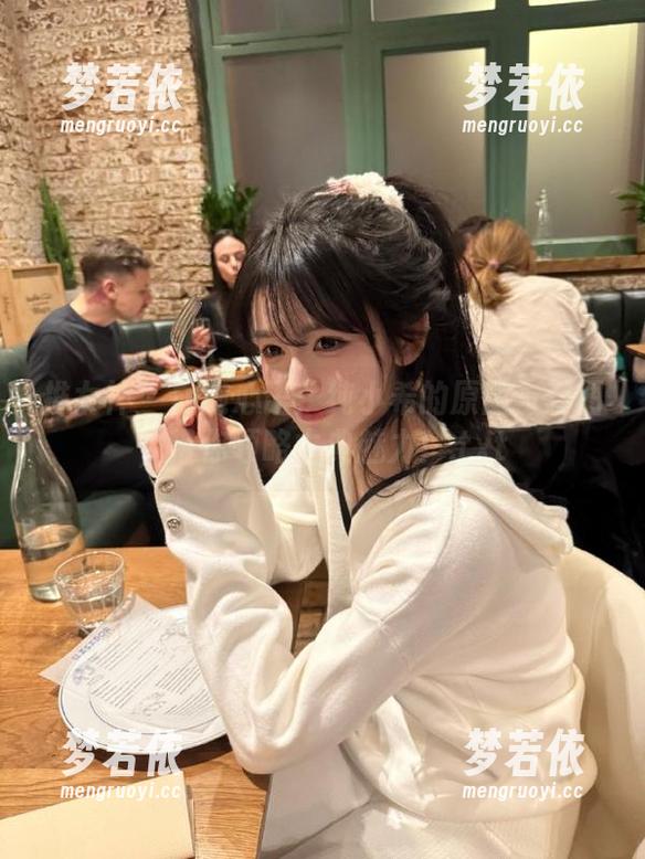 推女神 - 旗袍心语：纯小希的原图与套图，带你领略古典魅力！.txt-梦若依