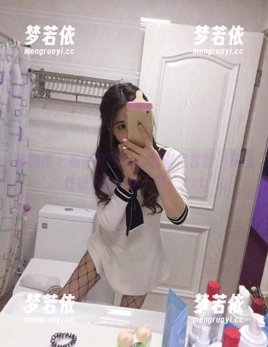 微密圈 - 高清文茜cool比基尼套图，夏日性感风情等你下载！.txt-梦若依