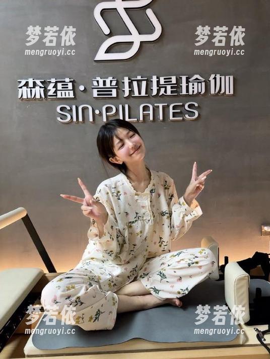 星颜社 - 最新图库推荐：王婉悠Queen红裙系列，尽情展现她的独特风格！.txt-梦若依