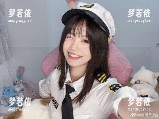 星黛鹿鹿i的私拍之旅，苗疆蓝蝶套图完美诠释自由与美的邂逅.txt-梦若依