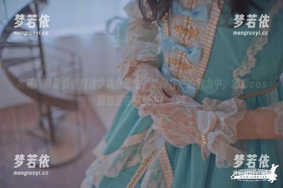 木花琳琳是勇者魔法学院优等生，沉浸在她的魅力中，精彩cos图包正在热销中！.txt-梦若依