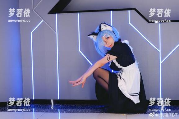最新时尚潮流！末夜787红裙写真分享，演绎别样的经典与魅力.txt-梦若依