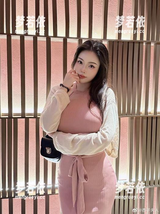 白丝牵动心弦，杏子夫人写真集精彩分享，带你领略不一样的艺术视界.txt-梦若依